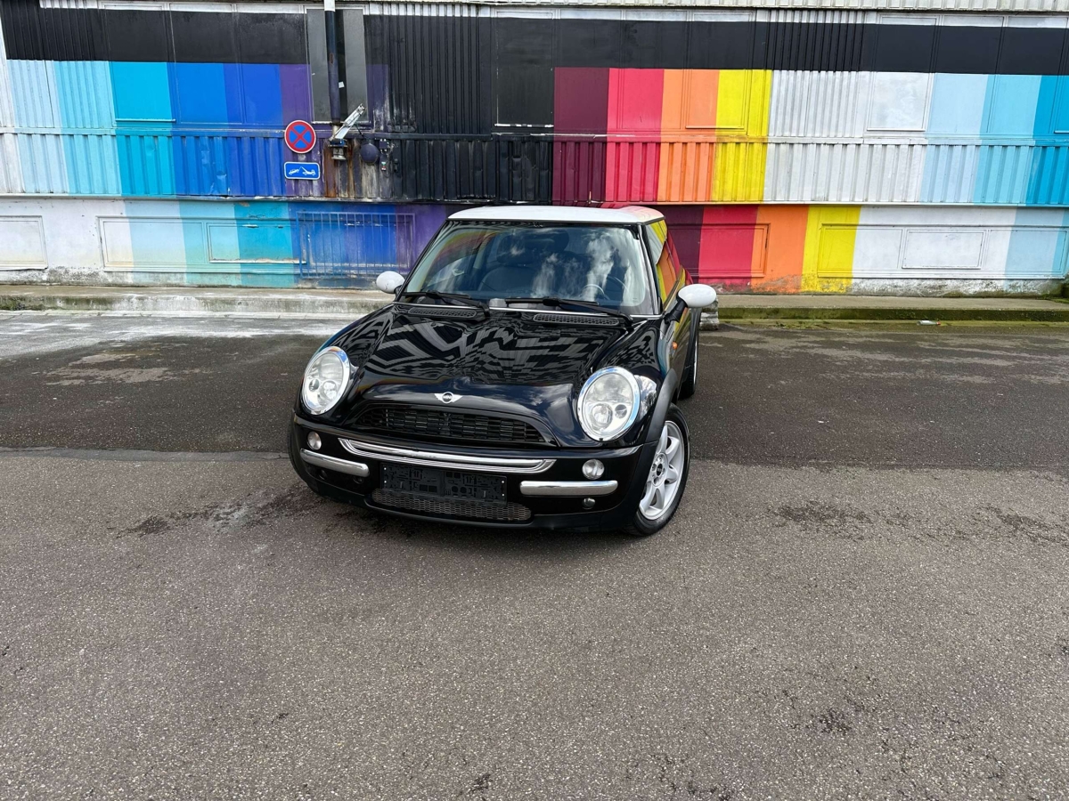 Mini Cooper - - - VERKOCHT - - -