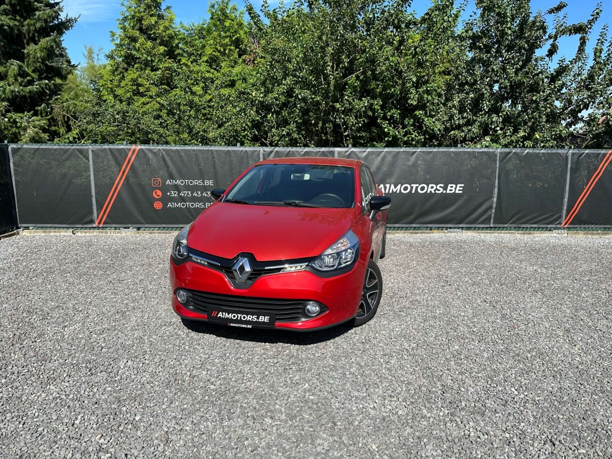 Renault Clio - - - VERKOCHT - - - 